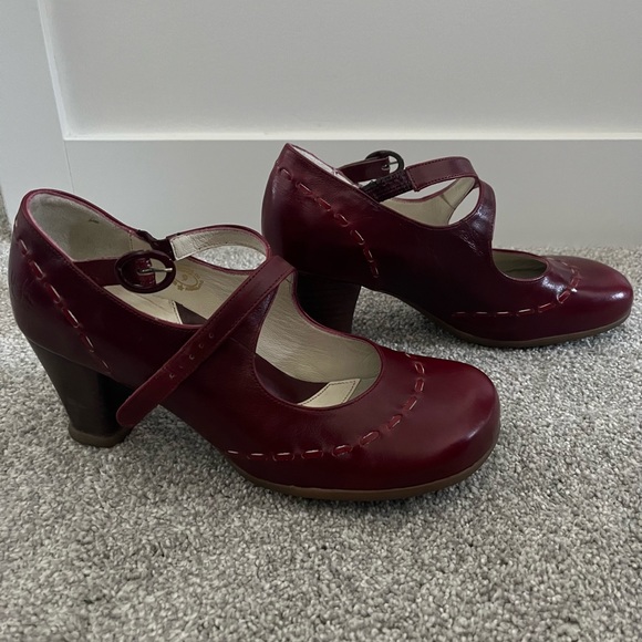 Fluevog Operetta Malibran, Size 9, Red, Criss-crossed Marry Jane heel. 2.5” heel - Picture 2 of 7